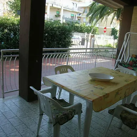 Via Ponza * グロッタンマーレ